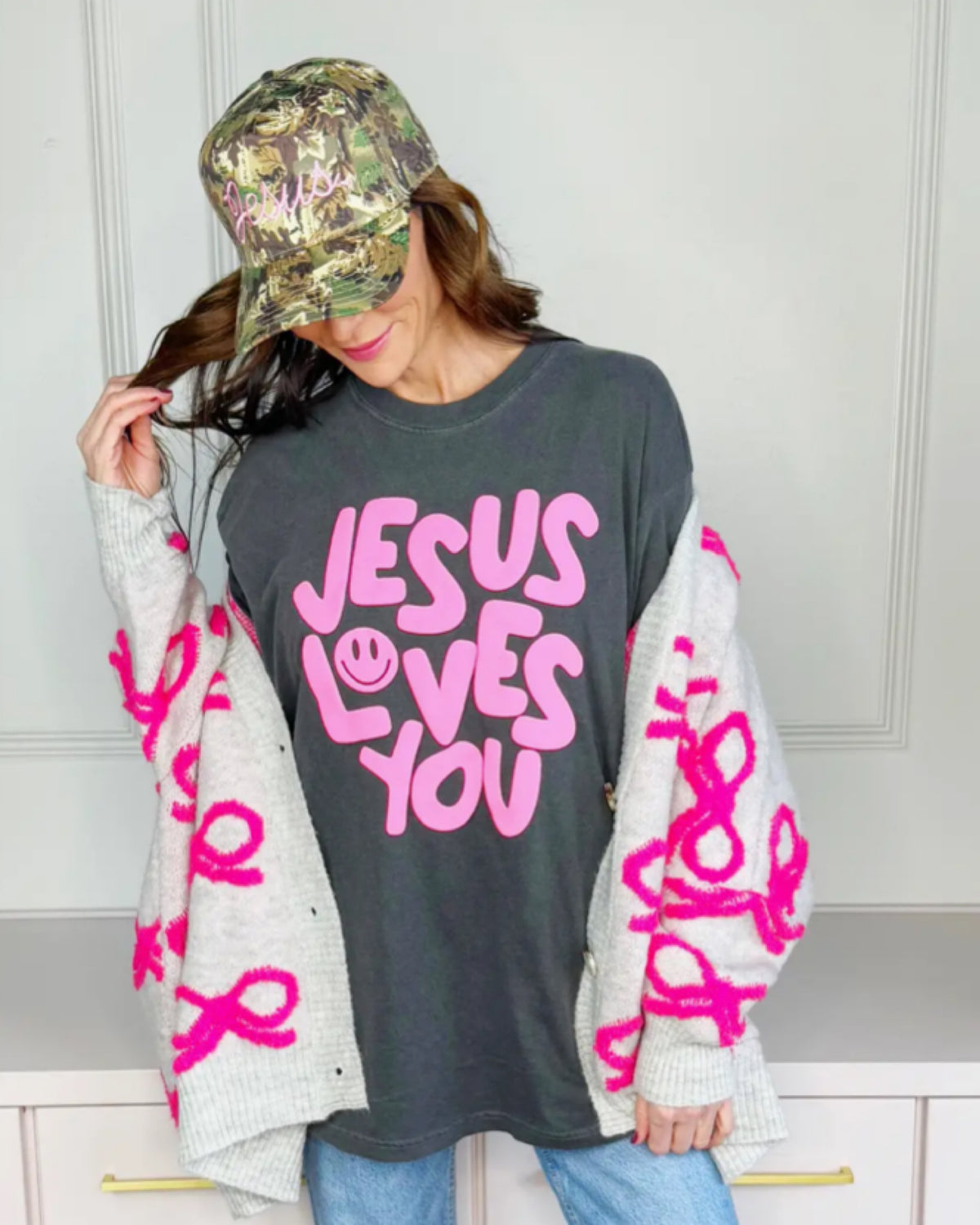 Smiley JESUS LOVES YOU tee