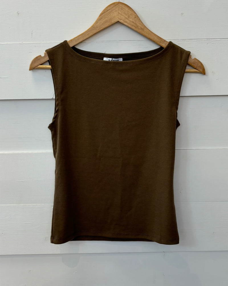 Simple Boatneck Tank