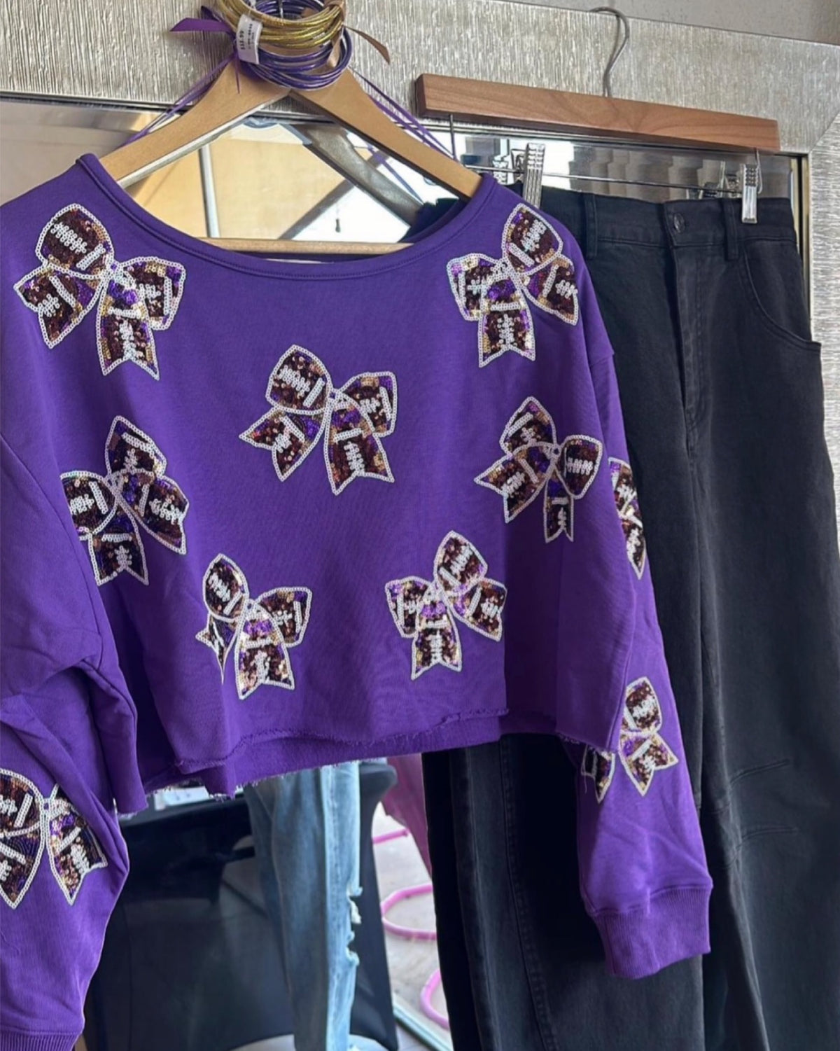 Cutie Bow-Ball Sequin Cropped Sweater