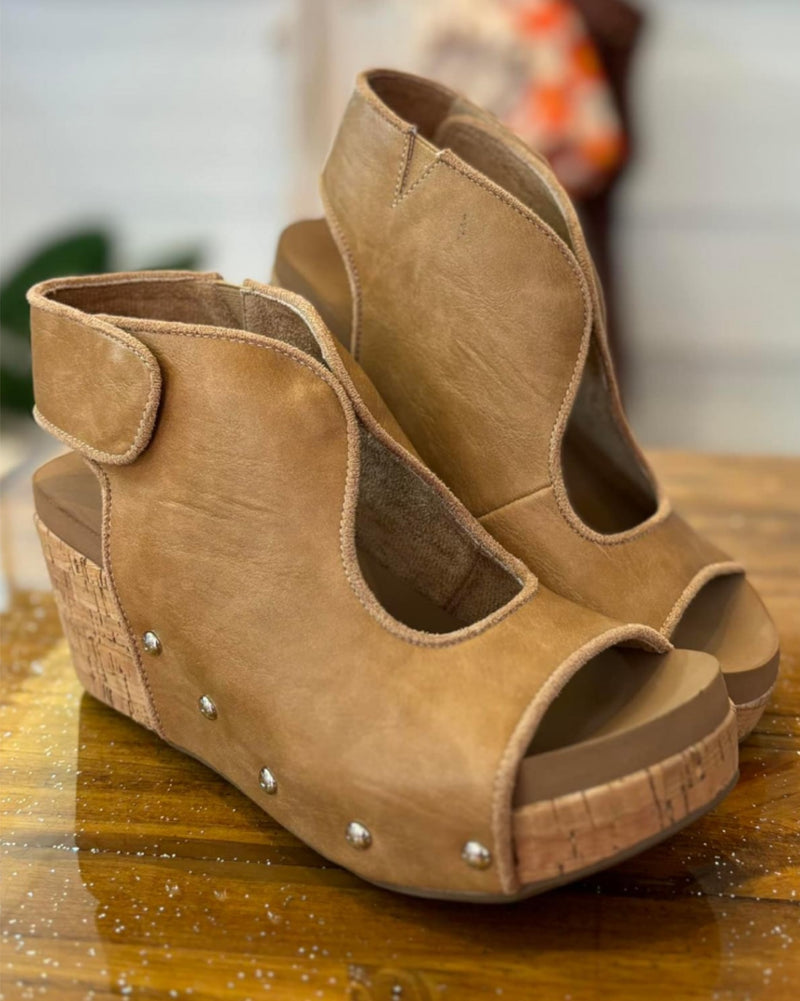 FRISKY Corky's Wedge in Caramel