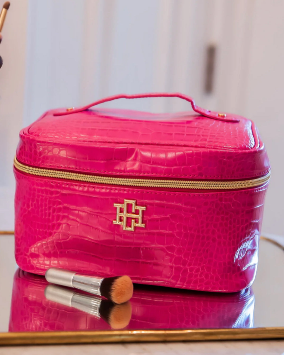 Hampton Train Case in HOT PINK