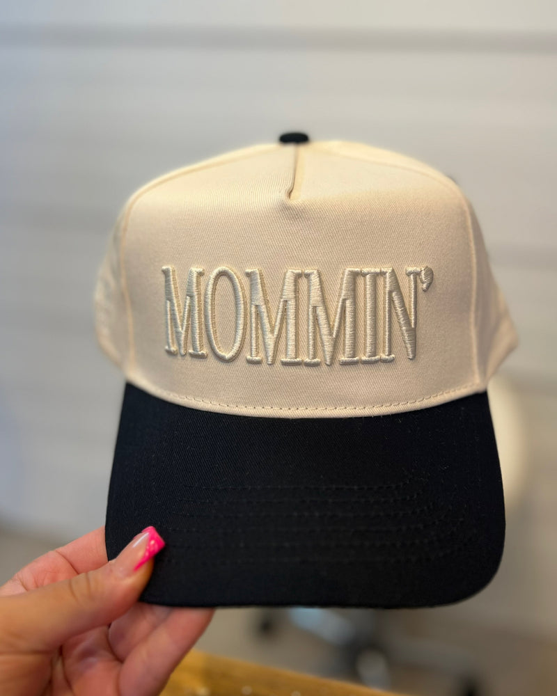 MOMMIN' Trucker Hat