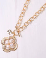 Pintel Necklace with Pearl Clover Pendant Gold