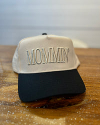 MOMMIN' Trucker Hat